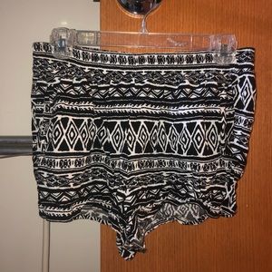 Lose patterned shorts
